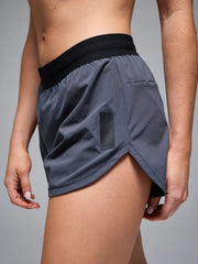 Pantaloneta Running Mujer Givelo BYND 3" Gris Oscuro