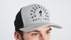 Gorra Lifestyle Specialized New Era Stoke Trucker Negro/Gris