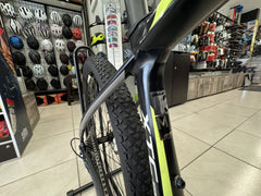 Bicicleta Giant XTC Avanzada 27.5 2 Usada Negra/Verde