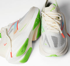 Tenis Brooks Hyperion Max 3 Hombre Blanco