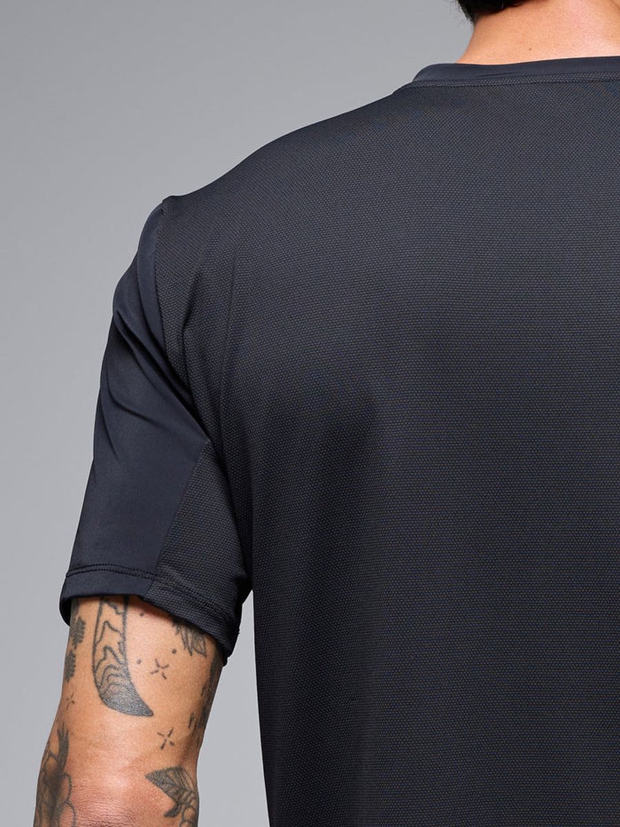 Camiseta Casual Hombre Givelo Bynd Osaka Negra