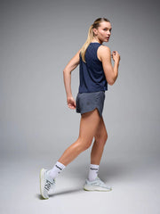 Pantaloneta Running Mujer Givelo BYND 3" Gris Oscuro