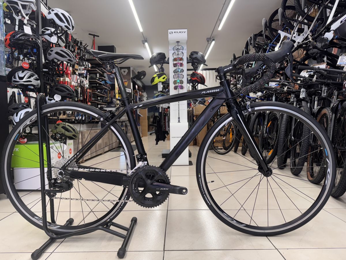 Bicicleta Ruta GW Flamma Usada Negra