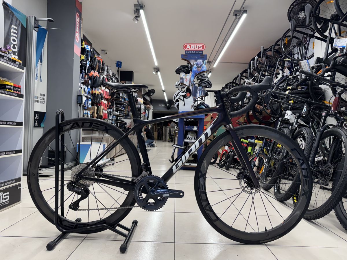 Bicicleta de Ruta Giant TCR Advanced Pro1 Di2 Usada Negra