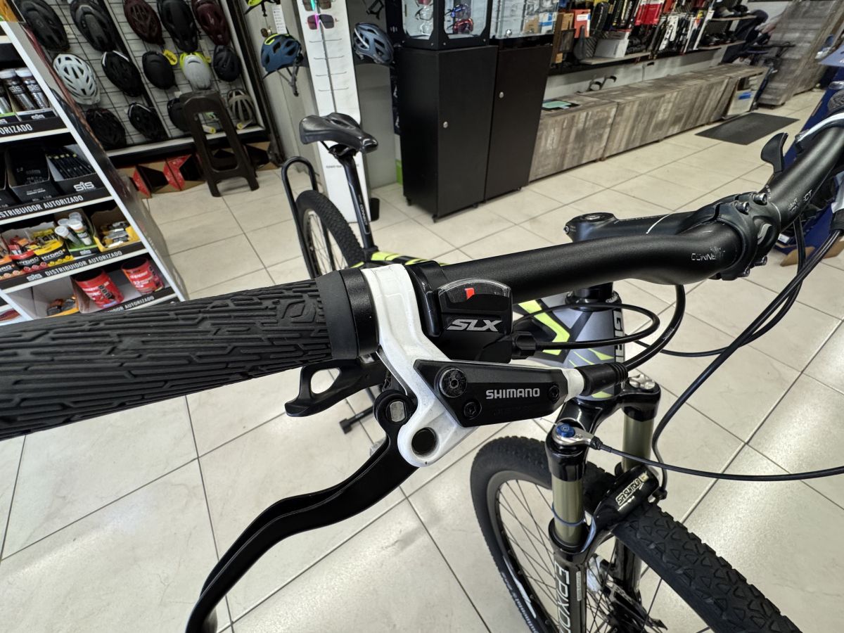 Bicicleta Giant XTC Avanzada 27.5 2 Usada Negra/Verde