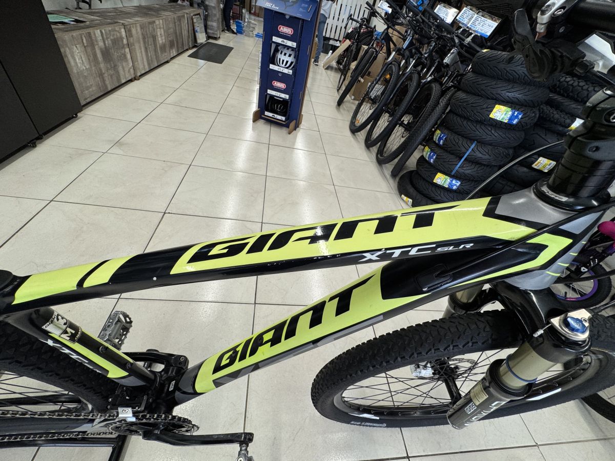 Bicicleta Giant XTC Avanzada 27.5 2 Usada Negra/Verde