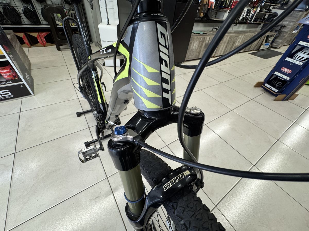 Bicicleta Giant XTC Avanzada 27.5 2 Usada Negra/Verde
